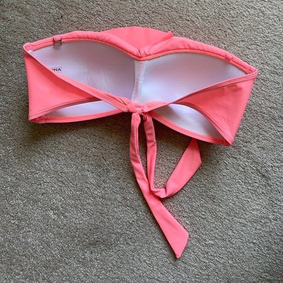 Strapless bikini top swimsuit with ruffle - Picture 2 of 3